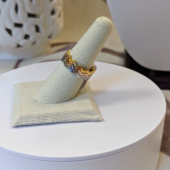 Tri-Color Gold Plated ZigZag Rings (Set of 3) - Picture 3 of 4